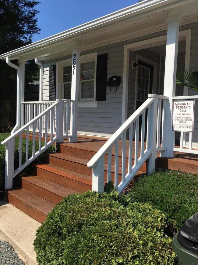 Building Photo - 221 N Roberson St