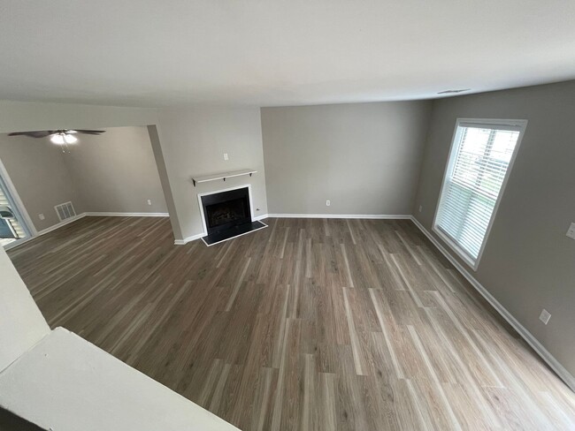 Foto del edificio - Remodeled Updated Townhome in Great Kennes...