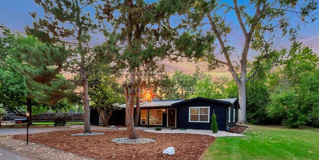 Building Photo - 8845 W Frances Pl