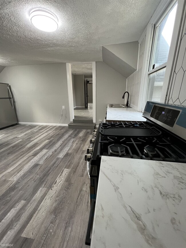 Foto del edificio - 2 br, 1 bath Duplex - 1309 Buhrer Avenue U...