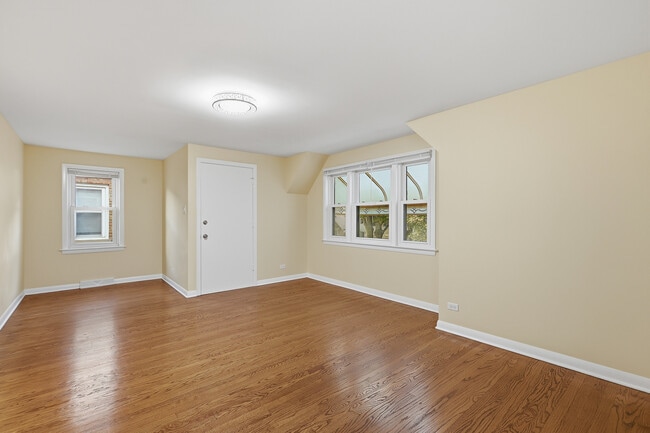 Building Photo - 3840 S Wolcott Ave