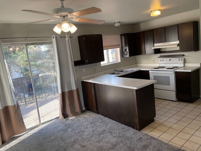Foto del edificio - 7350 S Highland Dr