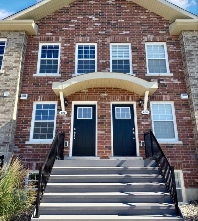 Building Photo - 460 Lonsberry Dr