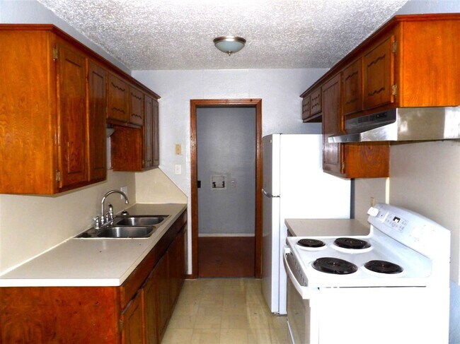 Building Photo - 4609 SW J Ave