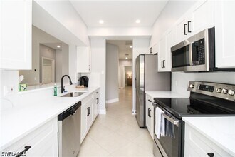 Building Photo - 635 Mardel Ct
