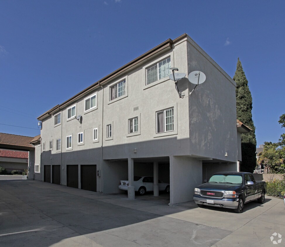 Building Photo - 7051-7053 Wyoming St