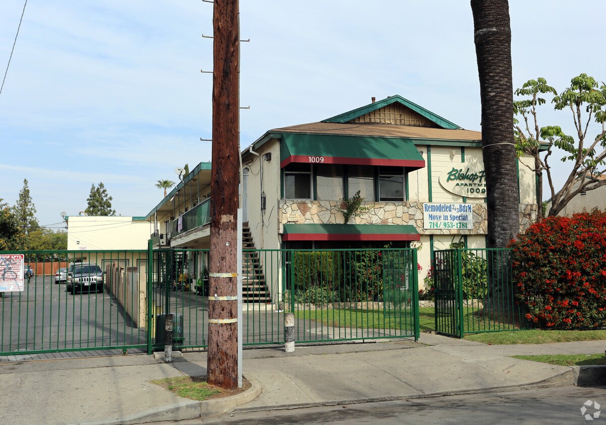 Foto del edificio - Bishop Palm Apartments