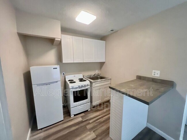 Building Photo - 622 Royalty Ct