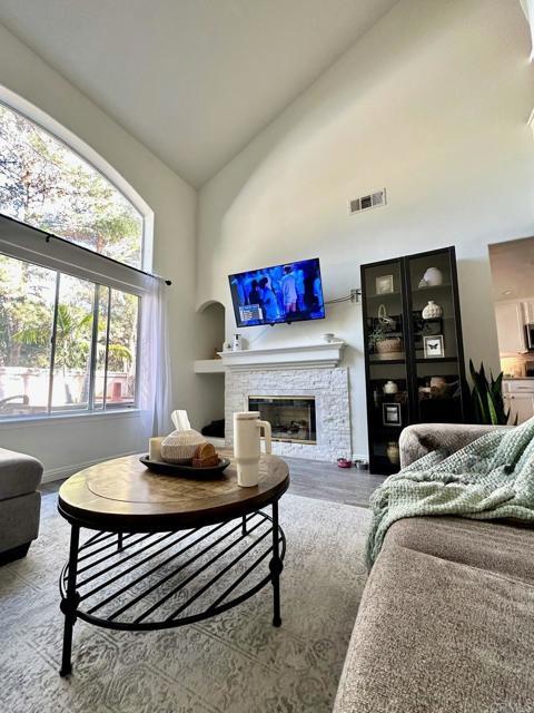 Foto del edificio - 951 River Oaks Ct