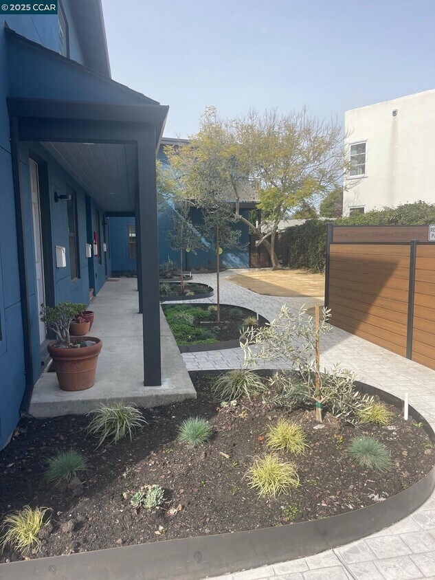 Foto del edificio - 1325 Hopkins St