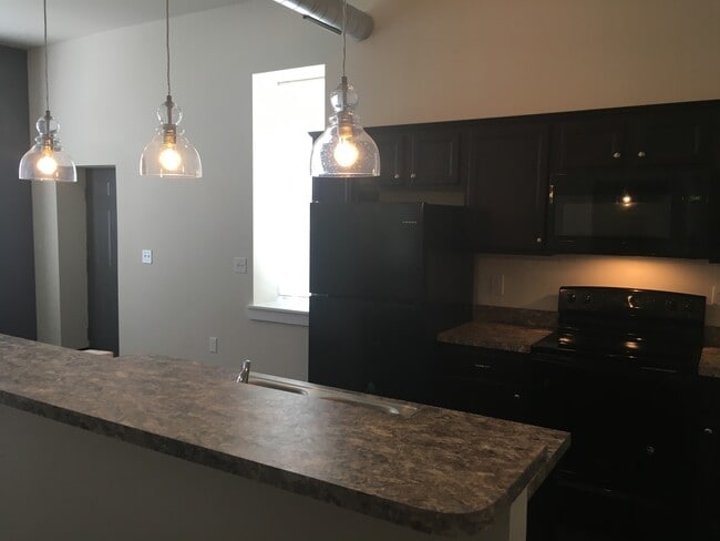 Building Photo - 602 N Queen St