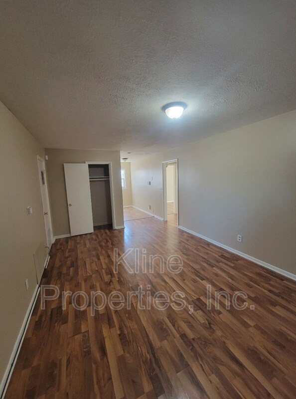 Foto del edificio - 6005 Dickson Rd