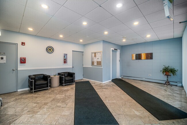 Foto del edificio - 1043 S York Rd