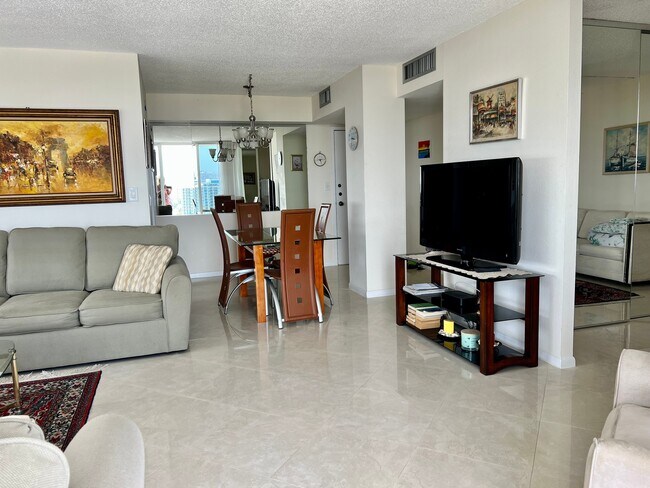 Foto del edificio - 111 Briny Ave