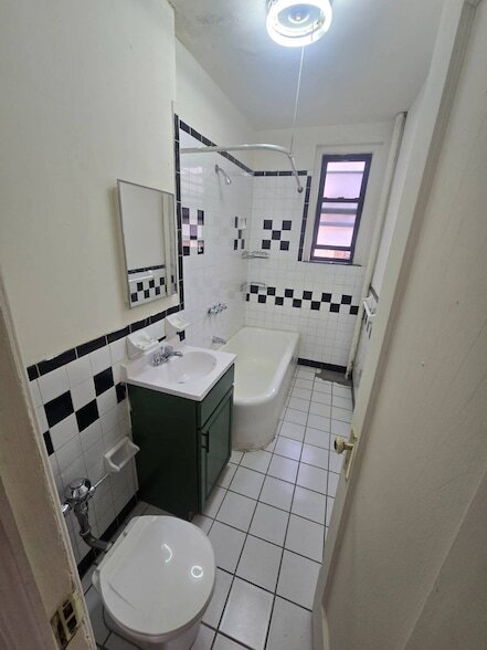Foto del edificio - 59-16 Woodside Ave