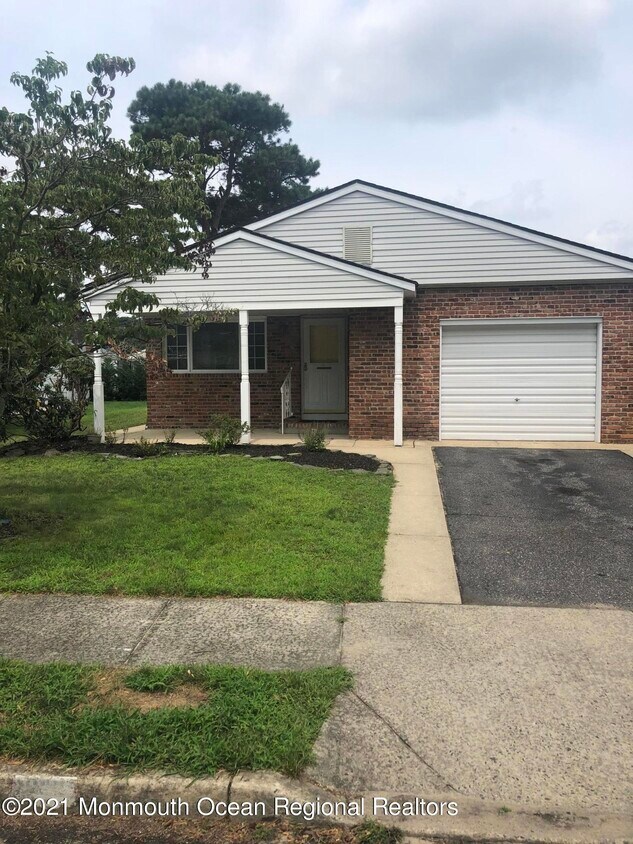 Primary Photo - 9 Kinkora Ct E