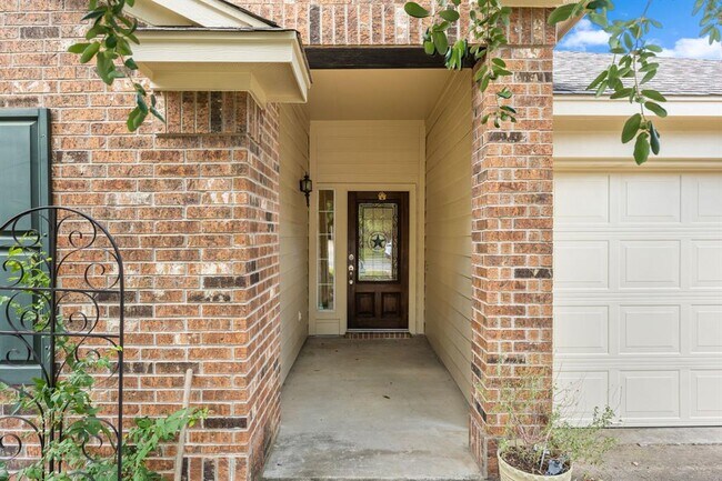 Building Photo - 135 Justin Leonard Dr
