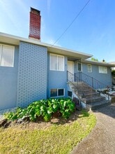 Building Photo - 2039 Gold St