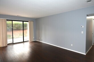 Building Photo - 40 Shrewsbury Green Dr