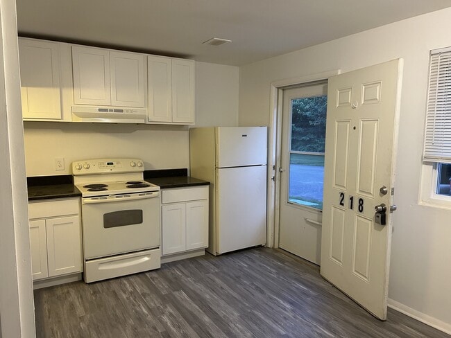Building Photo - 218 Aster Ln