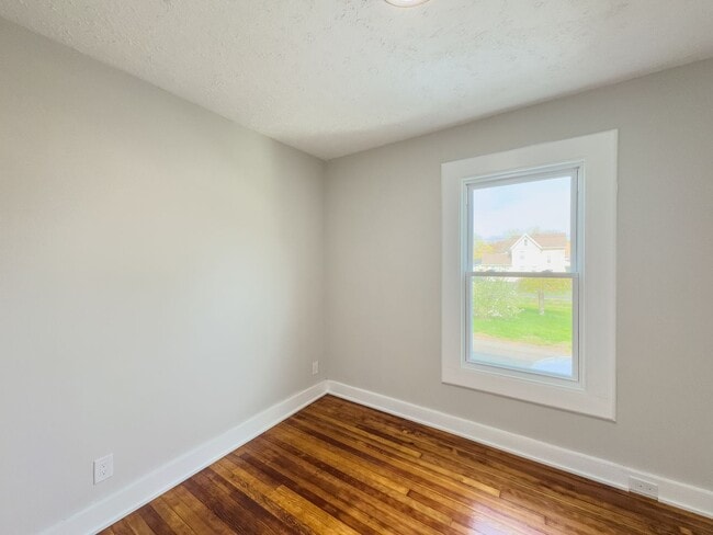 Building Photo - Newly Renovated Single Family available Now!