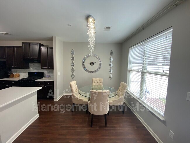 Foto del edificio - 3371 Castleberry Village Cir