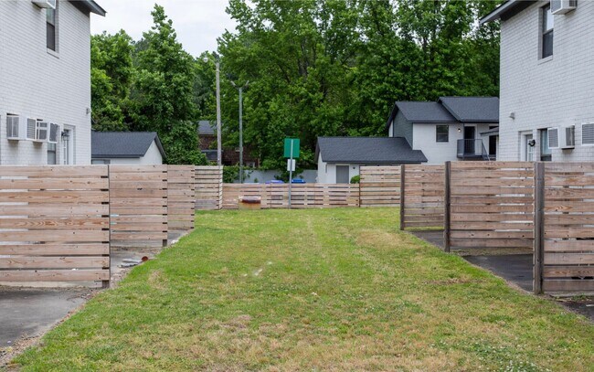 Building Photo - Explore our fully renovated one-bedroom re...