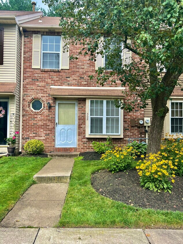 Primary Photo - 302 Fountain Hall Ct