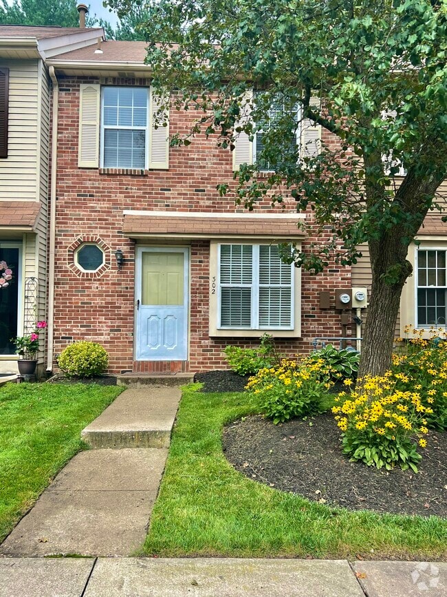 Building Photo - 302 Fountain Hall Ct
