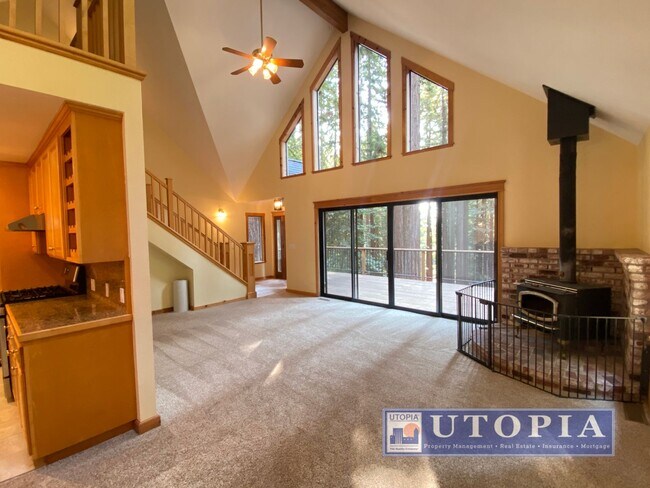 Foto del edificio - Beautiful, Custom Finished Mountain Home w...