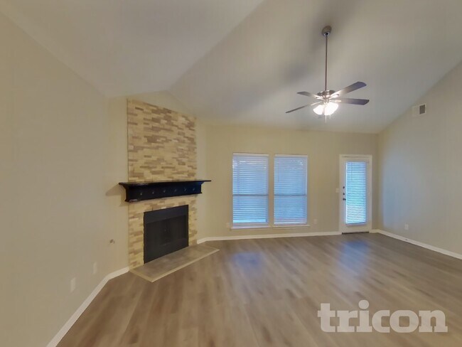 Foto del edificio - 511 Wolf Dr