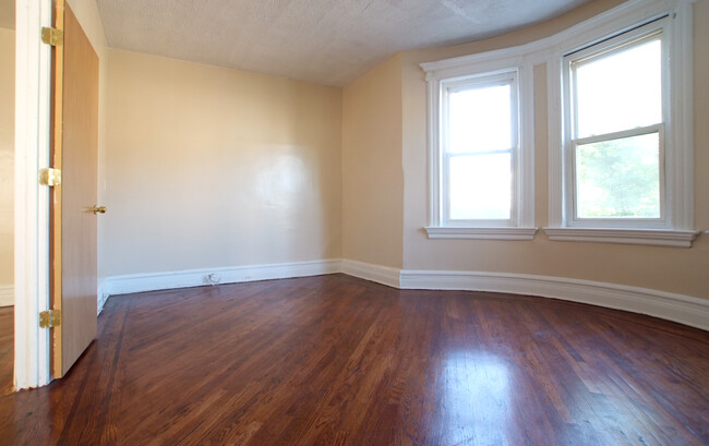 Living Room - 112 N 19th St