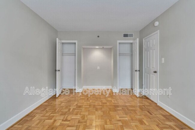 Foto del edificio - 502 Bashford Ln