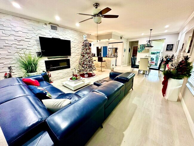 Building Photo - 4720 Mimosa Pl