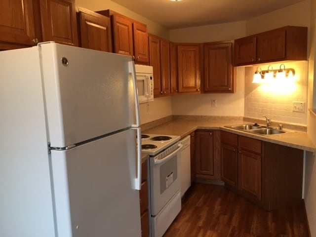 Building Photo - Enjoy Lake Living!