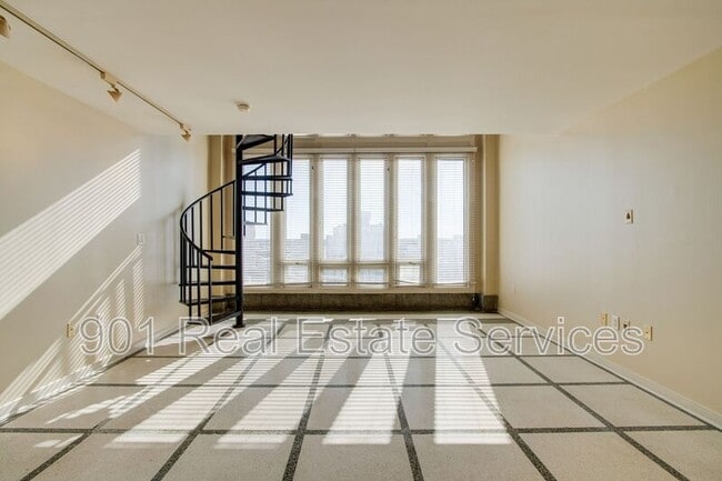 Building Photo - 66 Monroe Ave