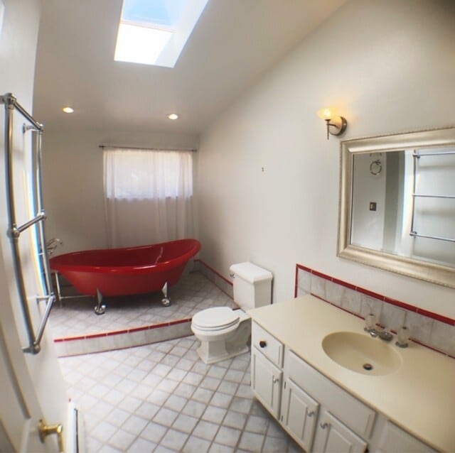Building Photo - Unique 3 Bedroom 3 Full Bath Home with tha...