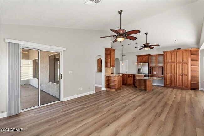 Foto del edificio - 15461 E Golden Eagle Blvd