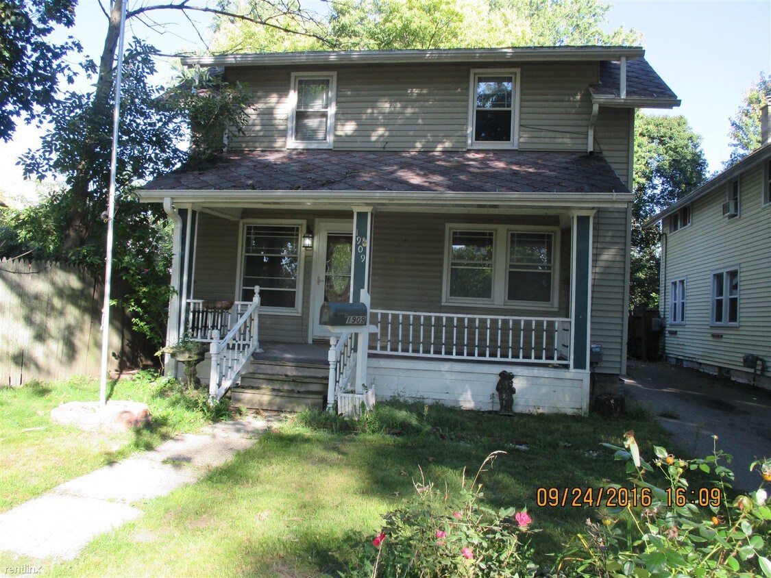1909 Beal Ave, Lansing, MI 48910 House Rental in Lansing, MI