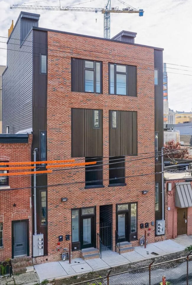 Building Photo - 1328 Nectarine St