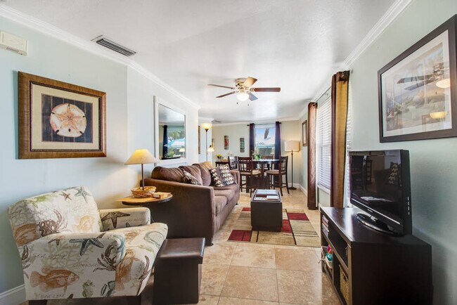 Building Photo - 1303 Gulf Dr S
