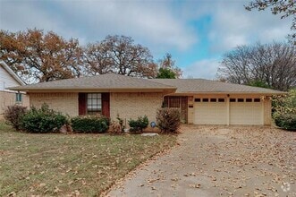 Building Photo - 1006 Meadowbrook Dr