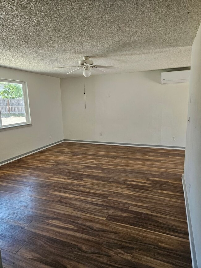 Building Photo - 2504001