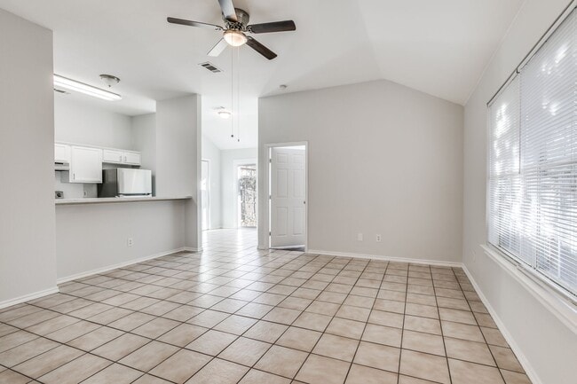 Foto del edificio - 1714 Tina Marie Rd