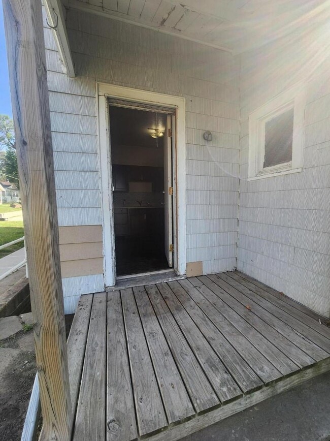 Building Photo - 2022 Castelar St