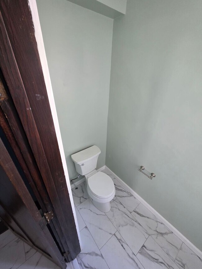 Foto del edificio - Spacious 4-Bedroom, 1½ Bath Single-Family ...