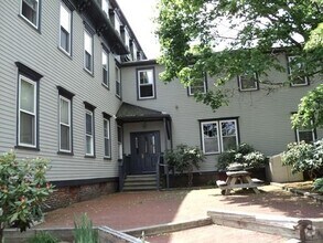Building Photo - 12 Walnut St
