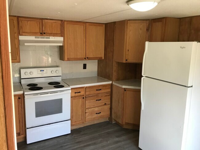Kitchen - 4818 Ridgecrest Rd