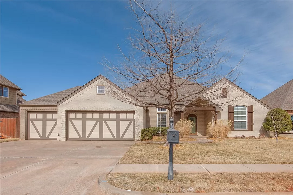 Foto principal - Gorgeous 4 bed 3 bath in Edmond