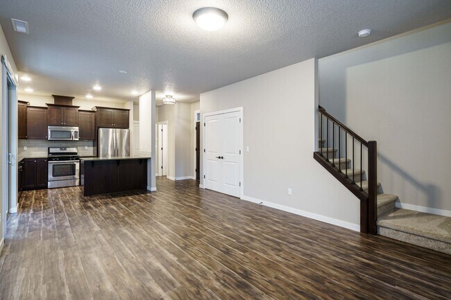 Foto del edificio - MASTER ON THE MAIN - 3 bedroom 2.5 bath - ...